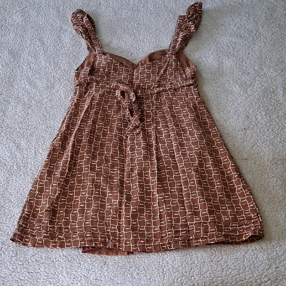 Elegant Brown Patterned Mini Dress - Picture 6 of 7